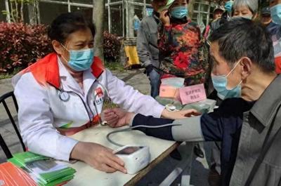 中醫(yī)問診、康復推拿……寶山這個街道持續(xù)開展健康咨詢志愿服務(wù)活動
